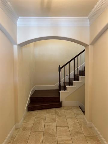 Building Photo - 587 Hampshire Dr