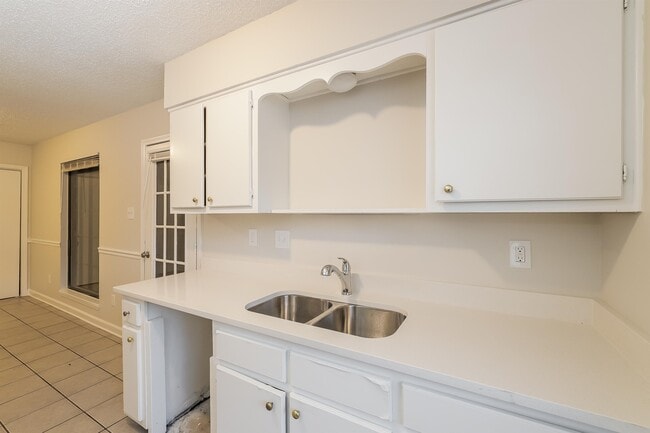 Building Photo - 4520 Northwood Hills Dr