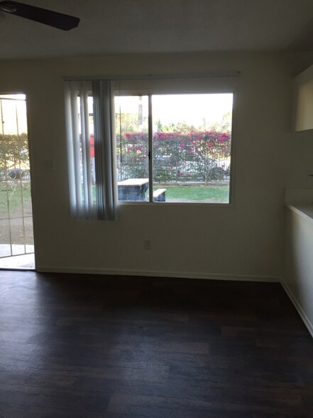 Building Photo - 1935 W Linden St