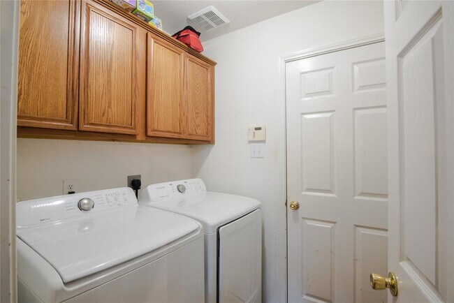 Building Photo - 113 Windsor-
