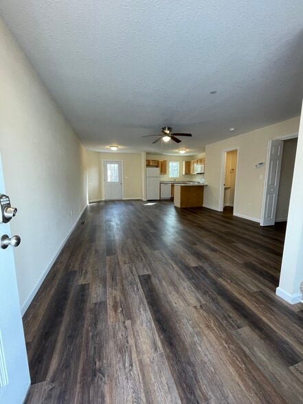 Building Photo - 640 Evans Rd