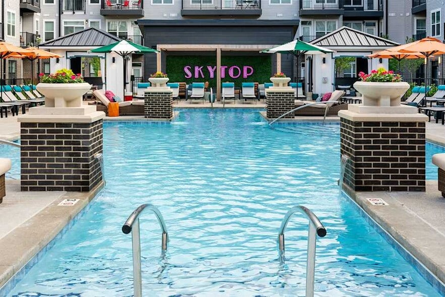 Building Photo - Skytop Apartments