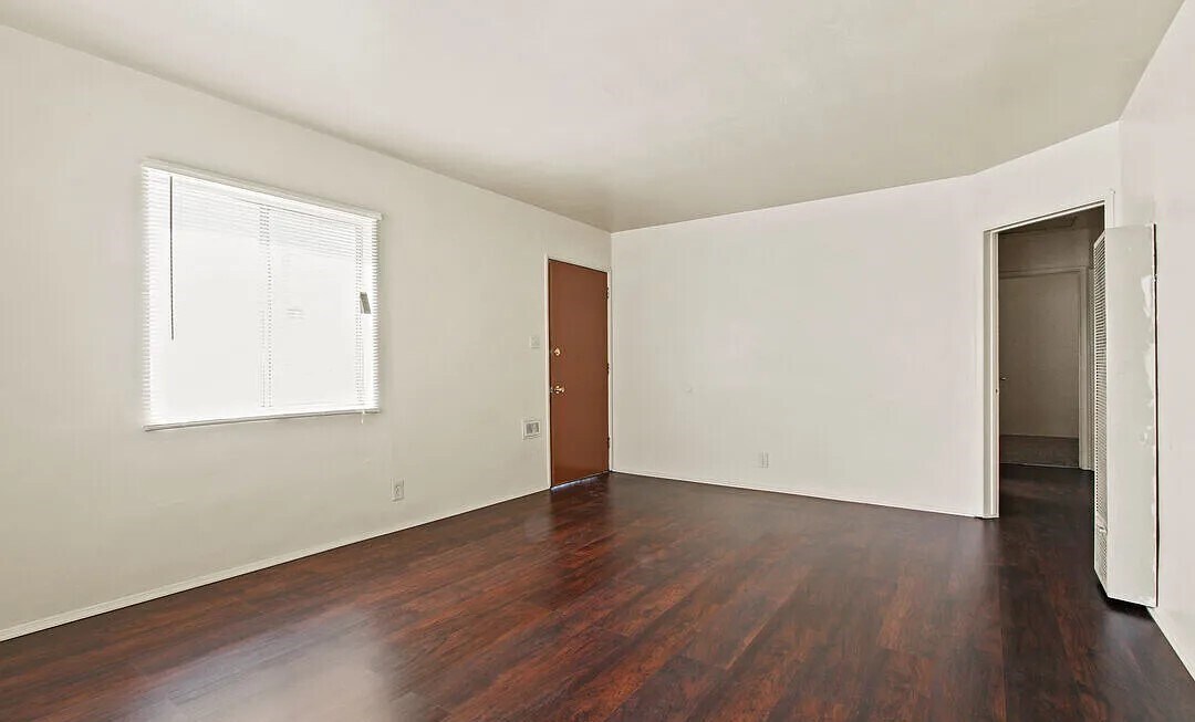 Building Photo - 6609 1/2 Brynhurst Ave