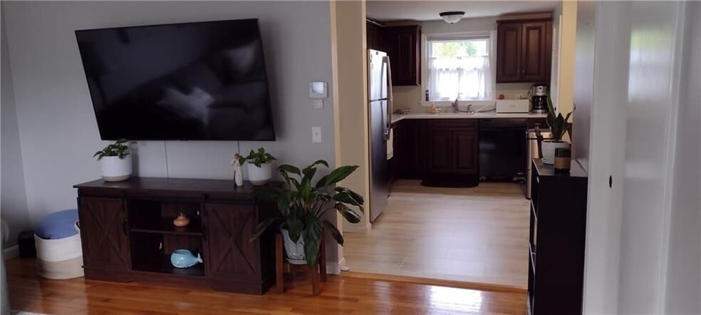 Building Photo - 4 Almy Ct