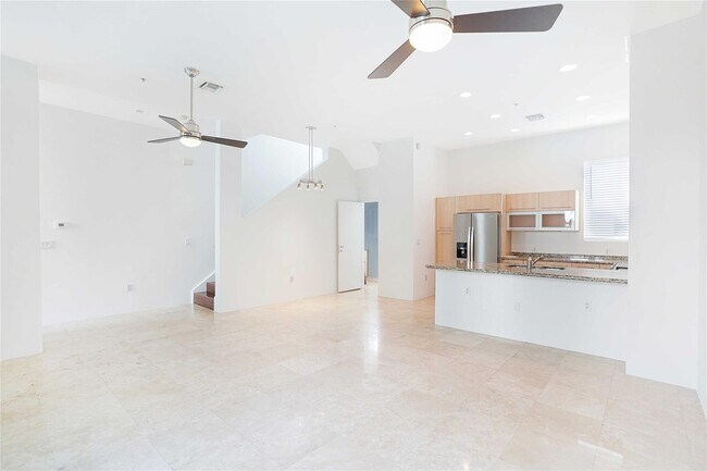 Building Photo - 741 NE 4th Ave