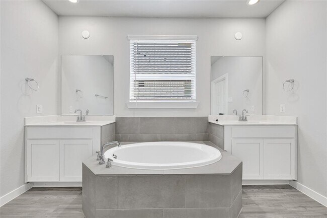 Building Photo - 8535 Oceanmist Cv Dr