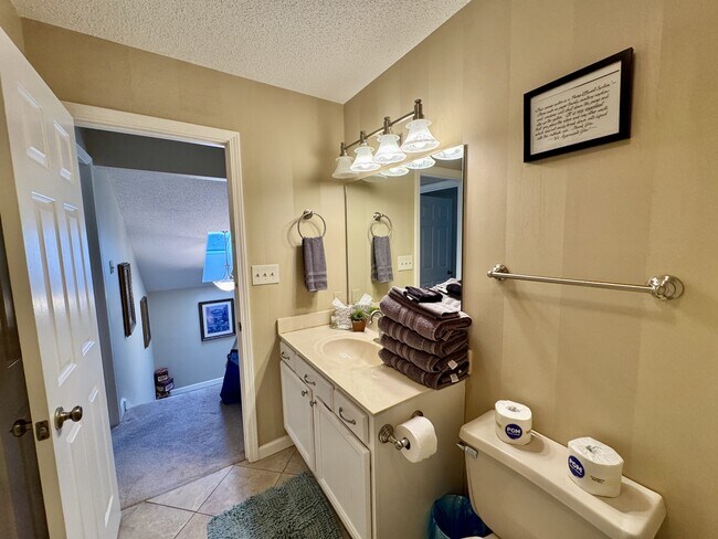 Building Photo - 308 Chota View Pl