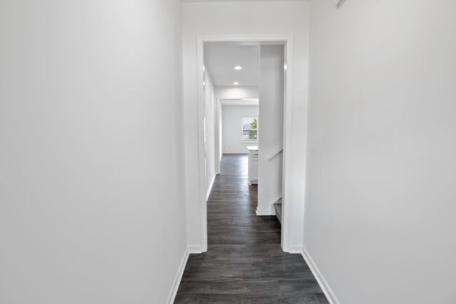 Building Photo - 7446 Hartsfield Dr