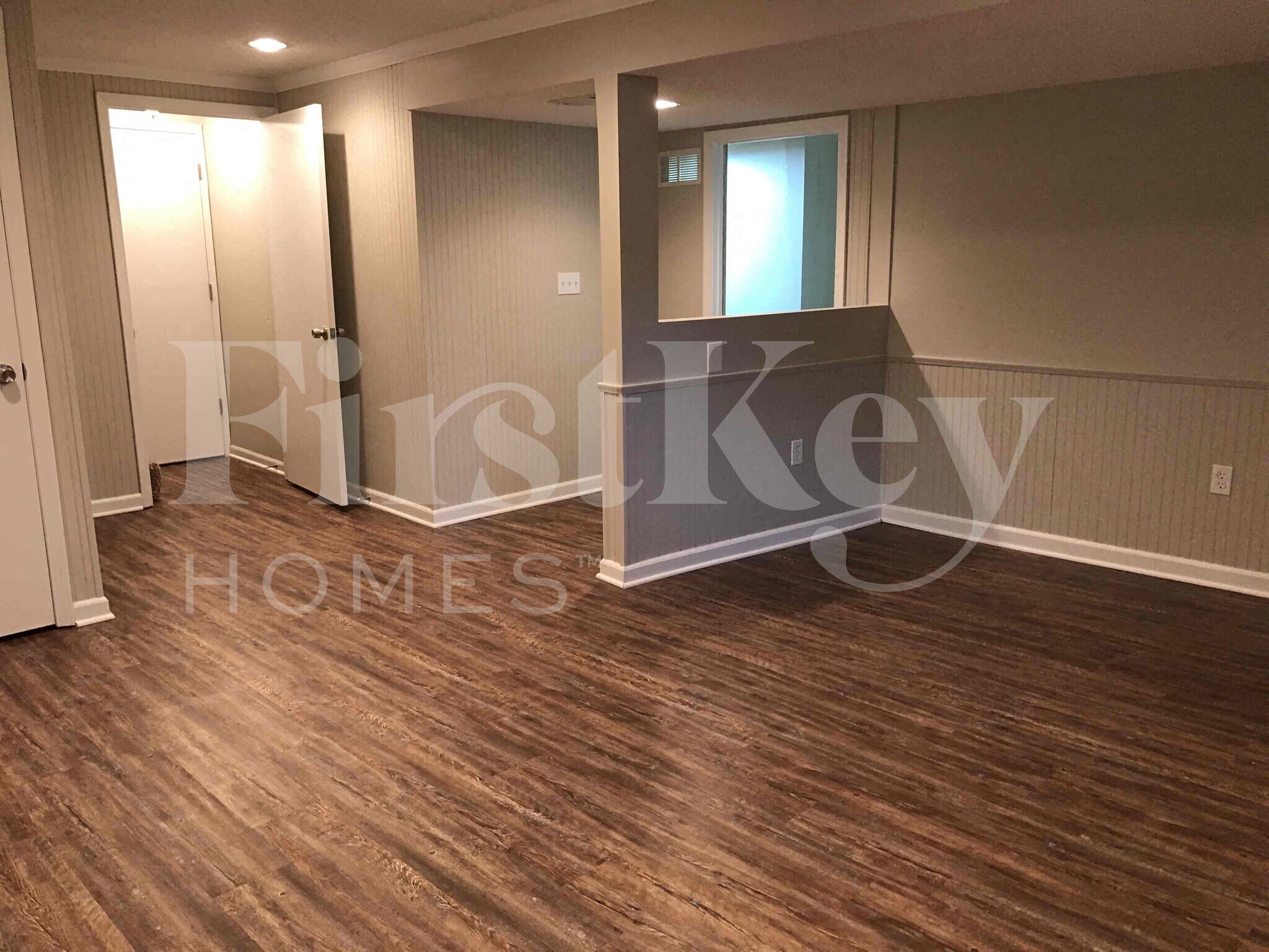 Building Photo - 804 NE Karapat Dr