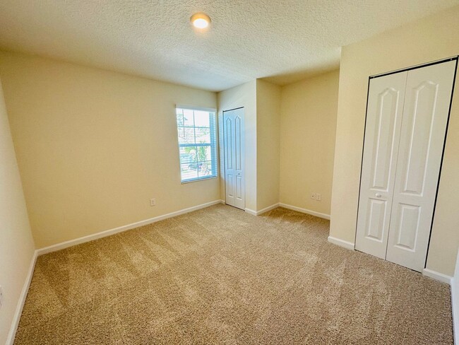 Building Photo - St. Augustine Beauty! 3/2.5 Townhome in th...