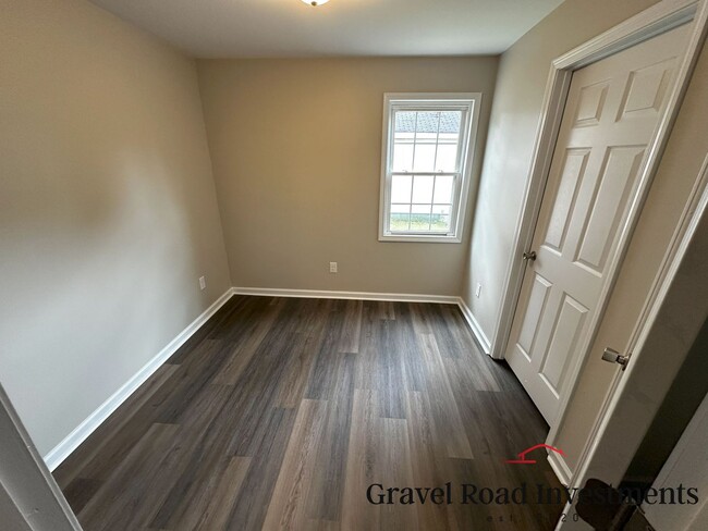 Building Photo - For Rent: Newly Remodeled 3 Bedroom / 1 Bath Home