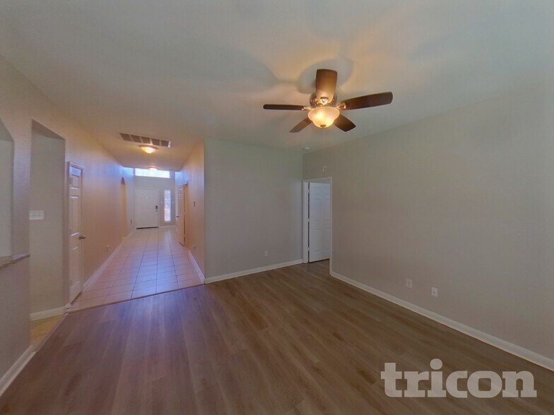 Building Photo - 825 Hawthorne Rd