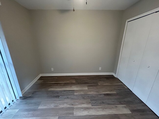 Building Photo - 240 Jamil Rd