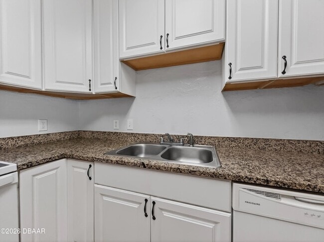 Building Photo - 632 Tarragona Way