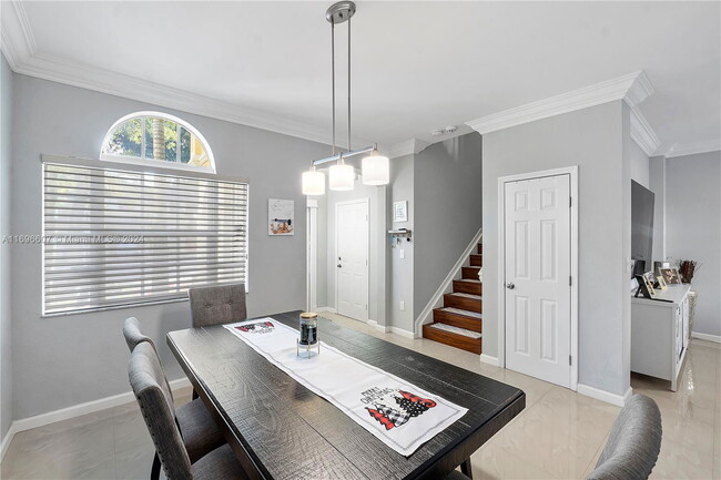Building Photo - 4960 SW 136th Ave