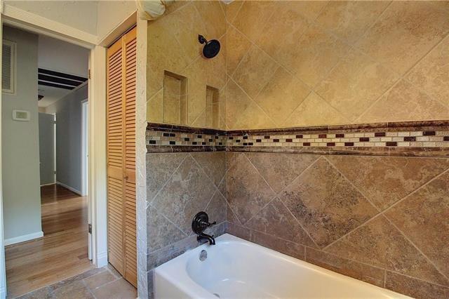 Building Photo - 8115 Claremont Dr