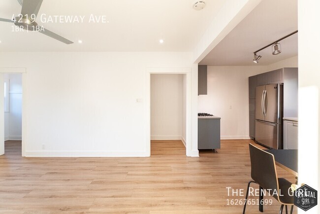 Building Photo - Sweet Silver Lake One Bedroom | Upper Unit...