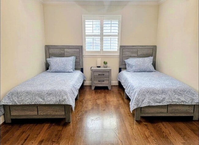 Building Photo - 6906 Alderney Dr