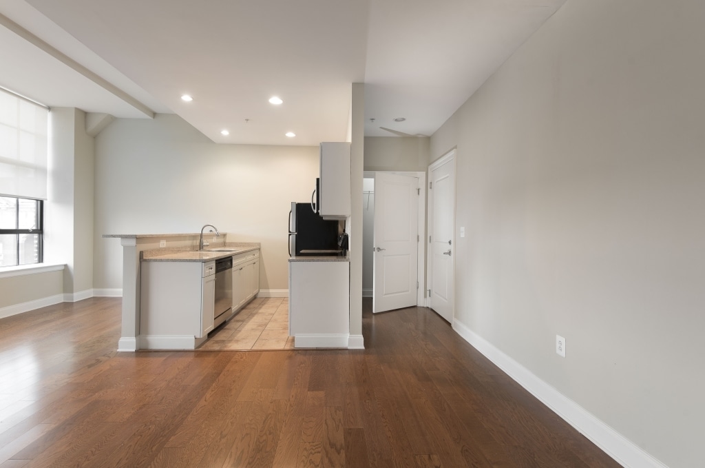 Building Photo - 600 N Broad St