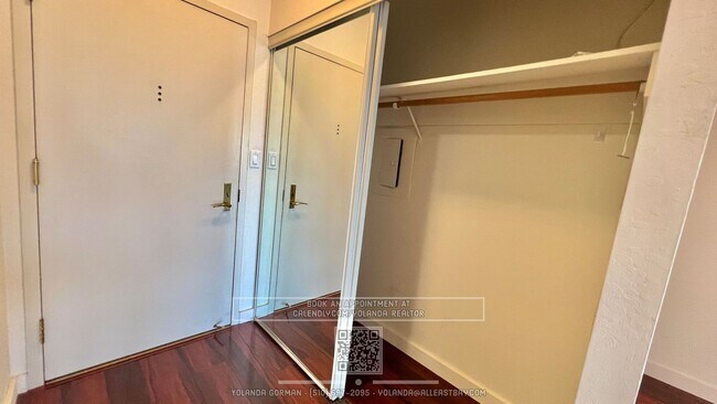Building Photo - Stunning Large 1 Bedroom Exquisite Wood Fl...
