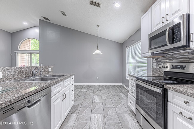 Building Photo - 2243 Trailwood Dr