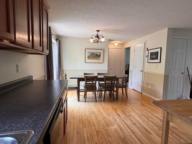 Building Photo - 26 Fowler St