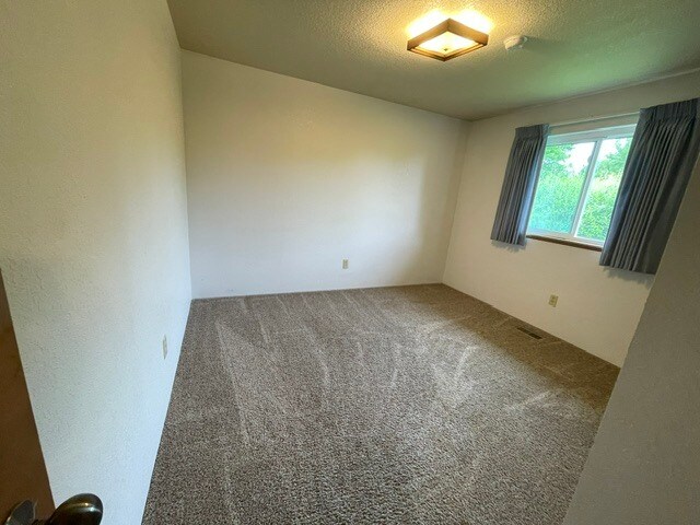 Building Photo - 14901 Eagle Dr