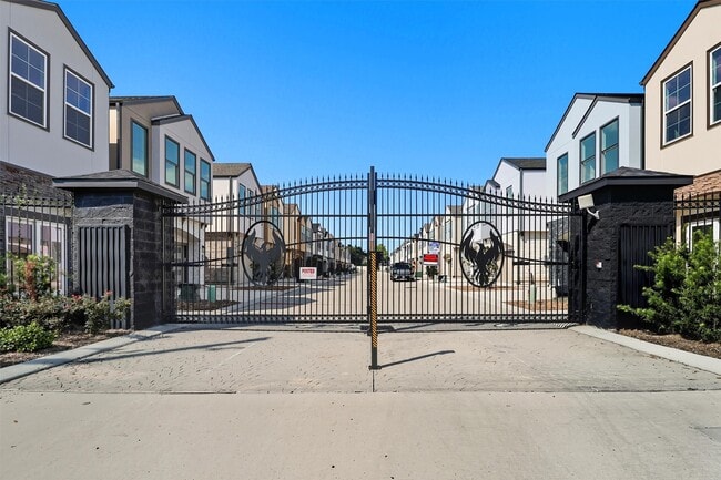 Building Photo - 2924 El Fenice Ln