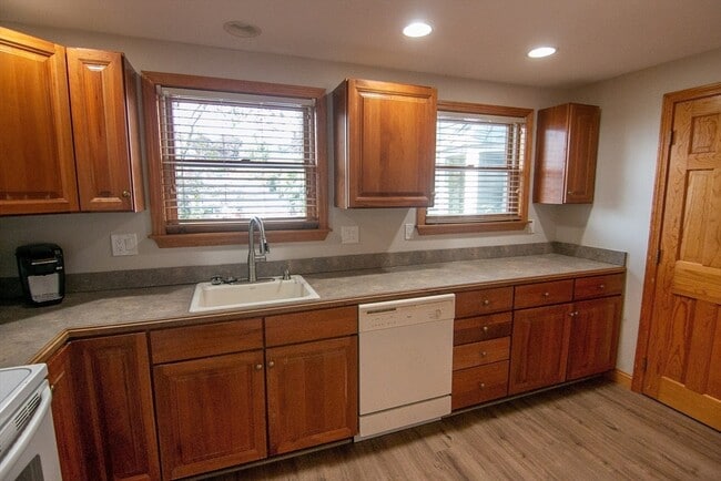 Building Photo - 6 Wildwood Ln