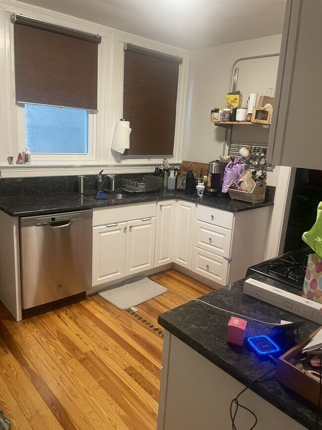 Building Photo - 127 E State St