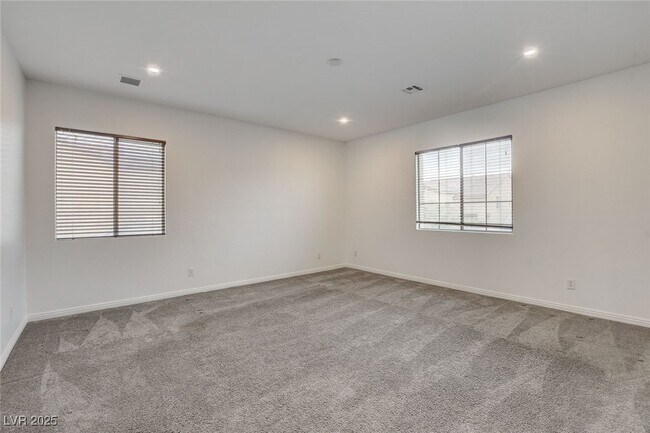 Building Photo - 8125 Chestnut Hollow Ave