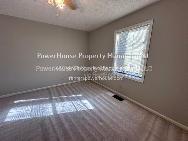 Building Photo - 502 Oakwood Ct