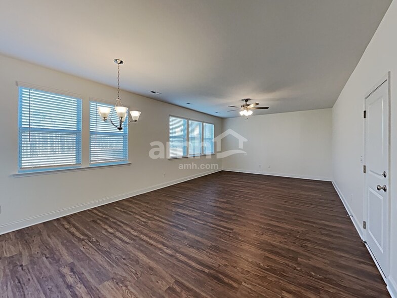 Building Photo - 216 Latitia Lane