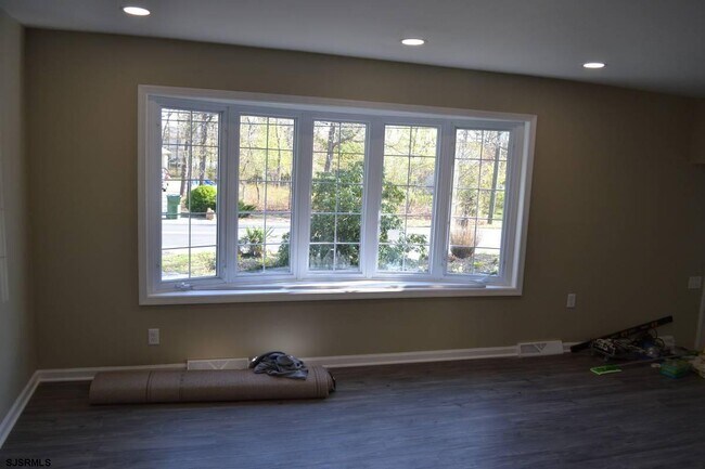 Building Photo - 321 Dogwood Ave