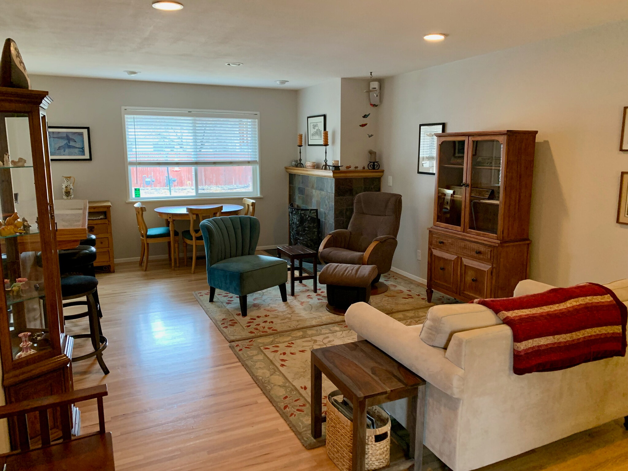 Living room - 2708 Mesa Avenue