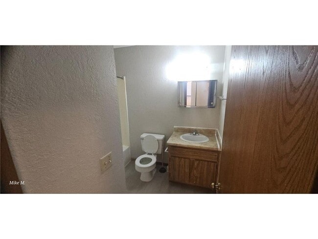 Building Photo - 16 Green River Rd