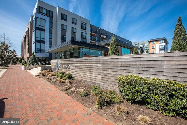 Building Photo - 145 Riverhaven Dr