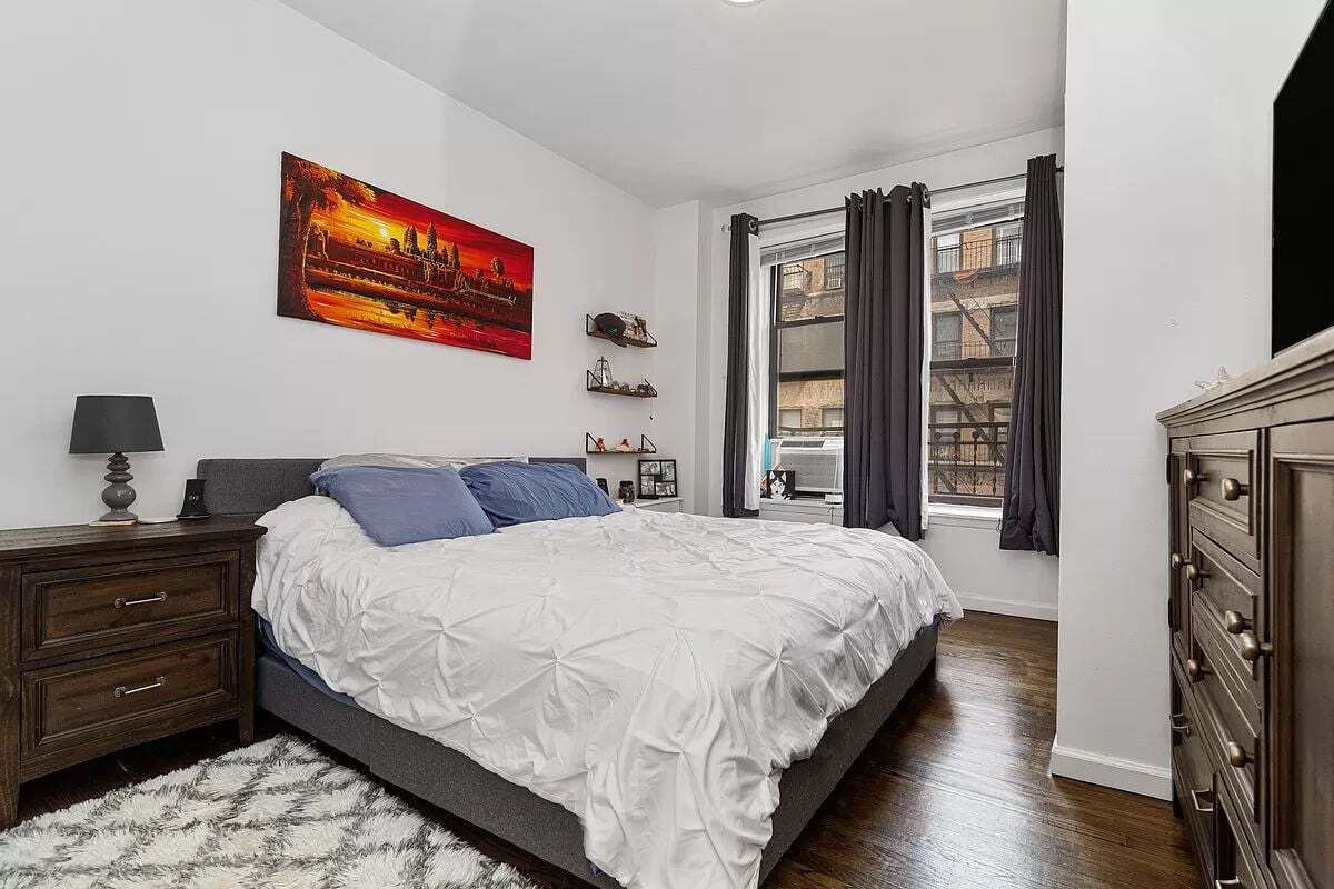 Building Photo - 6 W 107th St