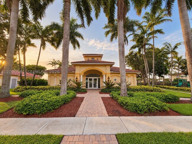 Building Photo - 2913 S Greenleaf Cir