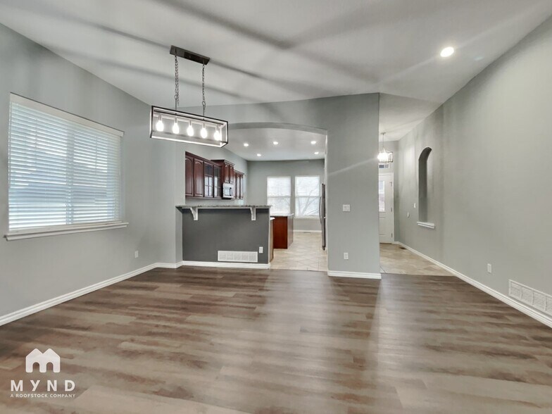 Building Photo - 10835 Heatherton St