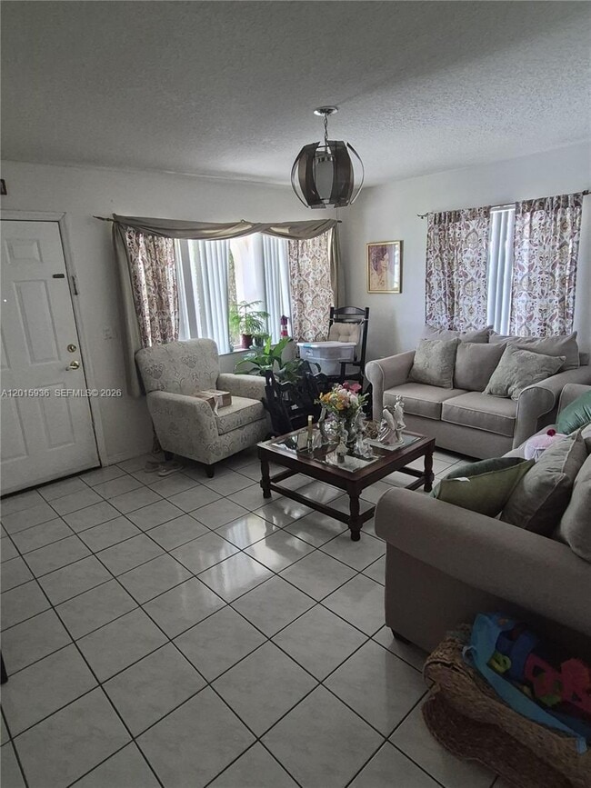 Building Photo - 2018 SW 58th Ct