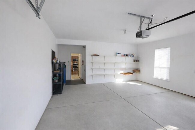 Building Photo - 235 Bonham Loop