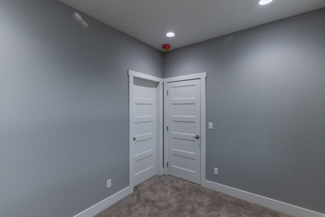 Building Photo - Beautiful 4bed 2bath home on Military Hill!