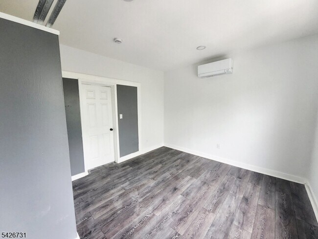 Building Photo - 49 Union Pl