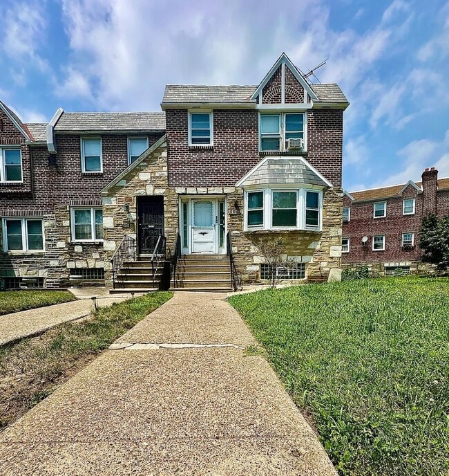 Building Photo - 6536 Crescentville Rd