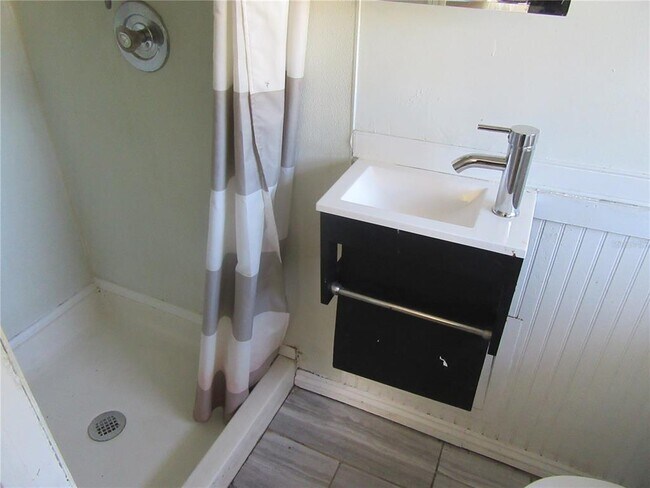 Building Photo - 524 3rd St N