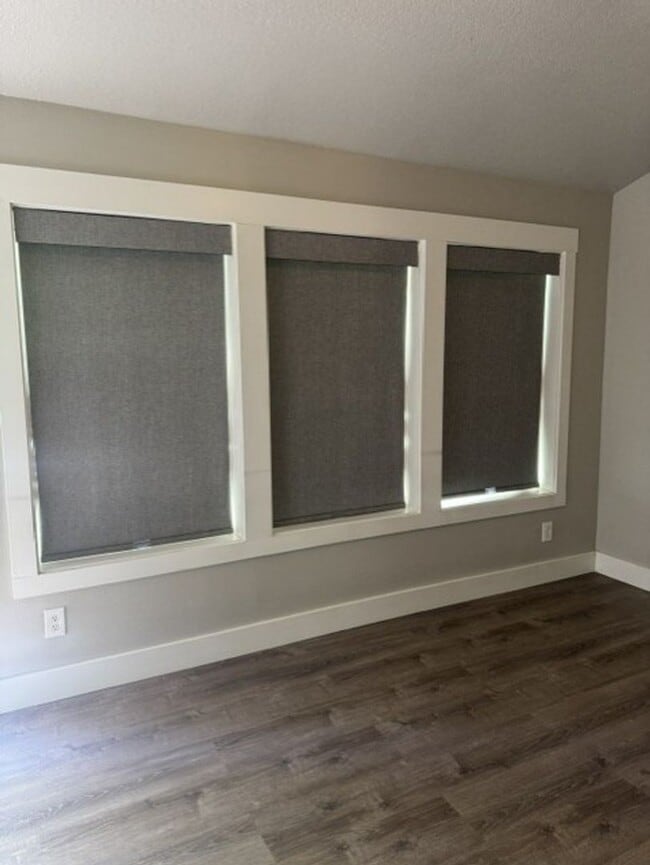 Building Photo - Well-Maintained 3-bedroom, 2-bath home with a 2-car garage