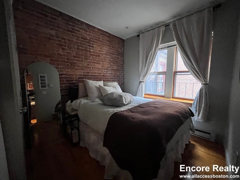 Building Photo - 17 Garrison St