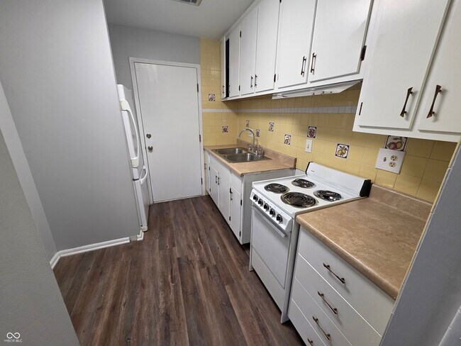 Building Photo - 3805 Biscayne Rd