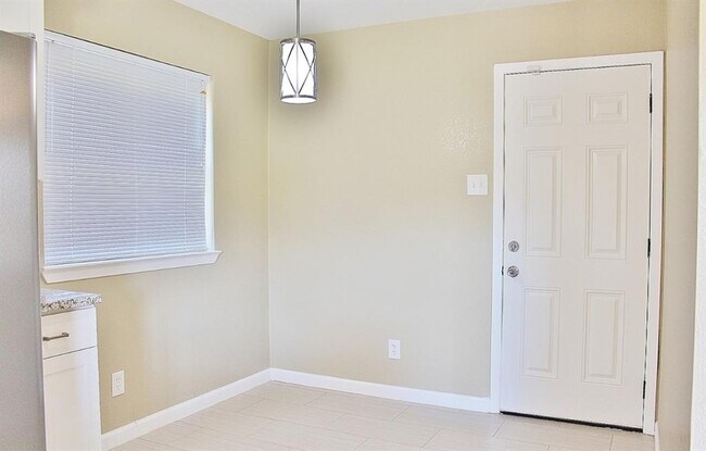 Building Photo - 302 Linkwood Dr